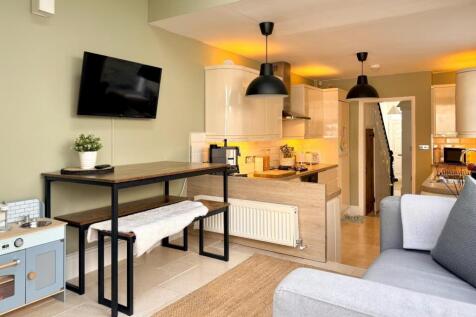 Kitchen/Dining Area