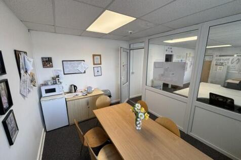 Office to rent Image 3