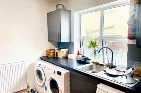 Kitchen 2.jpeg