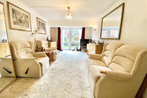 Lounge/Dining Rm