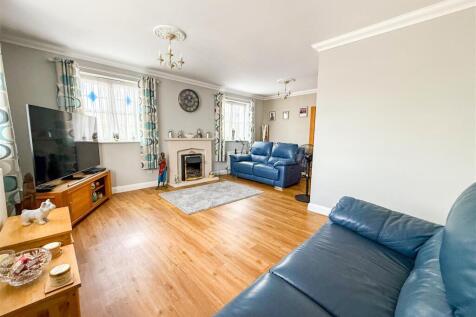 ALTERNATIVE VIEW OF LOUNGE