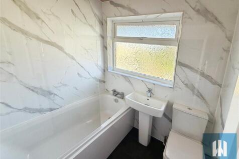 Maplin Drive, Salendine Nook, Huddersfield, HD3 photo 3