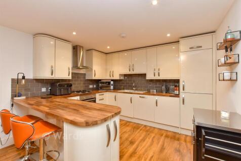 Kitchen/ Living Area