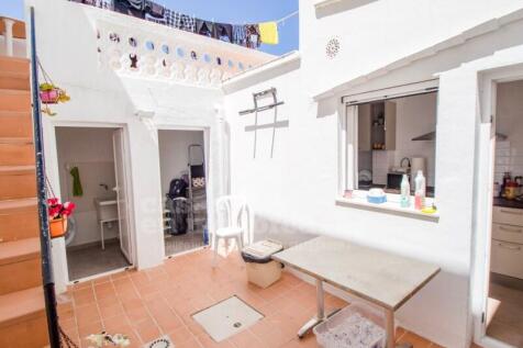 Ground floor house with patio in Mahón
