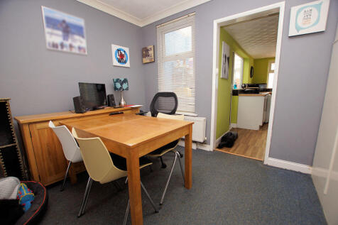 Lounge/Dining