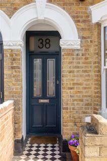 The Crescent, E17