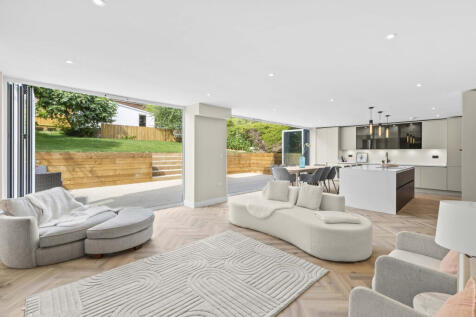 12 Hillside, SL7 3JY (LOW RES)-14