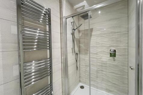 Bedroom 2 ensuite.jpeg