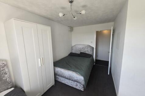 Granary Close, Edmonton, N9 photo 3