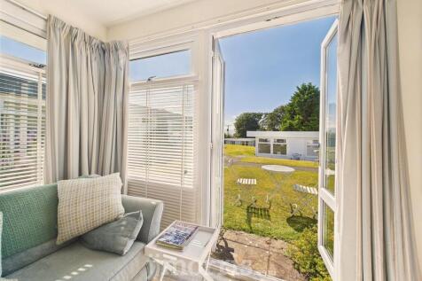 Lounge Area (Open Plan)