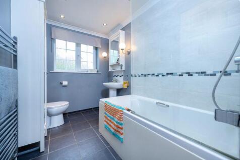 En-suite bathroom
