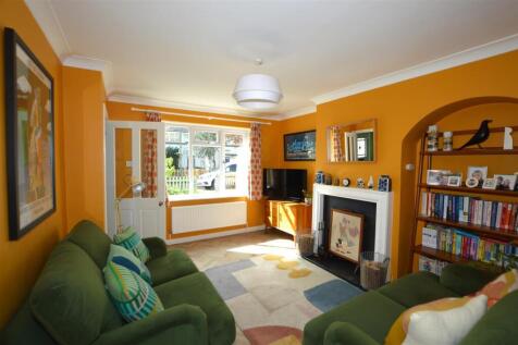 12 Springfield Road lounge b.JPG