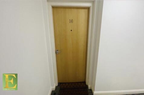 Modern 1 Bed Flat in the heart of Kenilworth