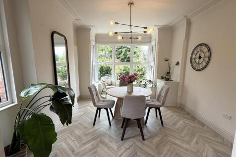 2 Dining Room.jpeg