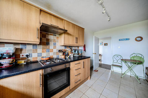 1372516-9-68ff888...