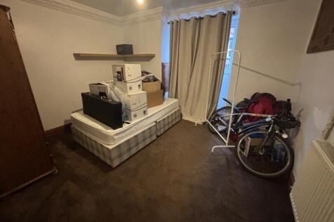 Manor Drive, Hyde Park, Leeds photo 5