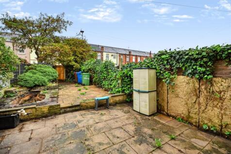 27 Leigh Road Garden.jpg