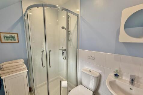 Little Wellingtonia ensuite