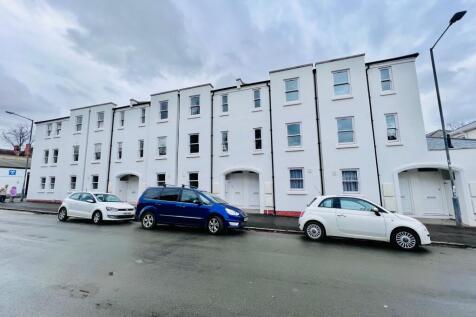 2-bed house on 6 Rai Court, Leamington Spa, £2,000/mo