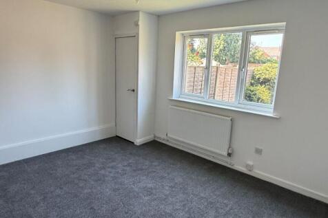 Circuit Close, Willenhall WV13 photo 4