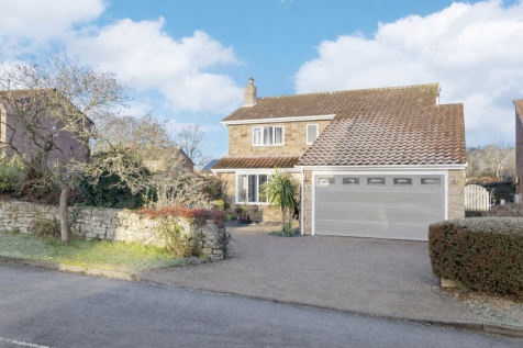 Leeds, LS25 - property photo
