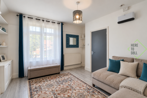 Victoria Road, Barnet, EN4 - Reception