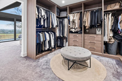 Walk in wardrobe