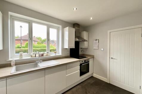 4 - kitchen.jpg