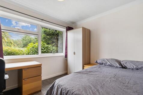 Available Sept 2027- 6 Rooms - Wallcroft Close photo 4