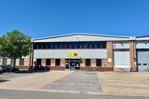 3 Beta Way Egham - Main