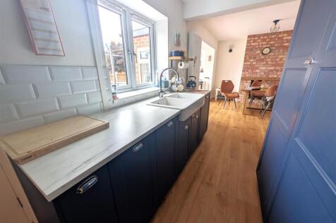 Kitchen/dining room/study space