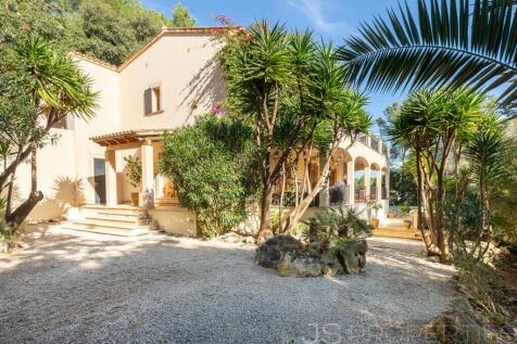 Villa for sale near Pollensa