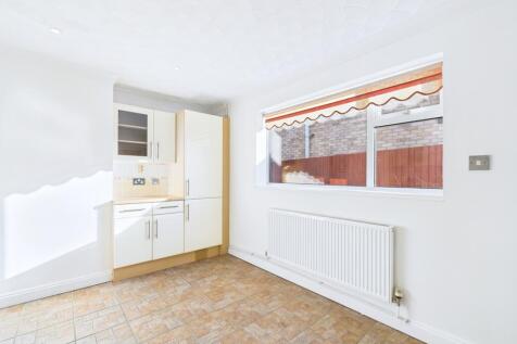 CAM01909G0-PR0438-STILL011