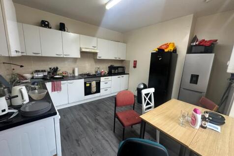 Ebor Place, Hyde Park, Leeds photo 4