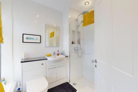 En-Suite to Bedroom 2