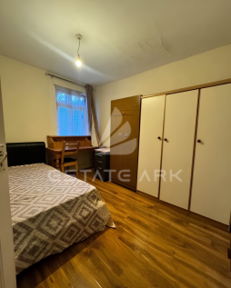 Inglehurst Gardens, Ilford, Redbridge photo 5