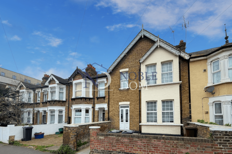 2 BEDROOM FLAT IN HOUNSLOW