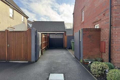Driveway/Garage