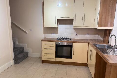 Hadfield Road, High Peak, Derbyshire, SK13 photo 3
