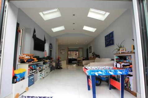 Family room - 10 ...