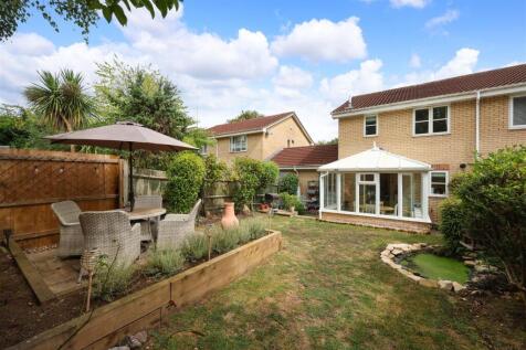 36 Roberston Drive 12.JPG