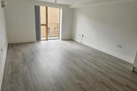 10 High Street, Addlestone photo 4