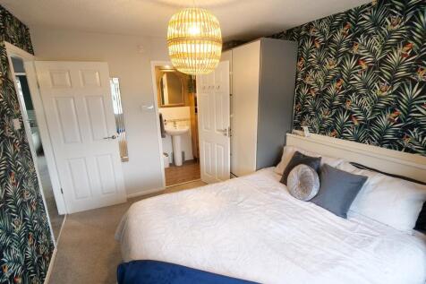 Master Bedroom Dual Aspect