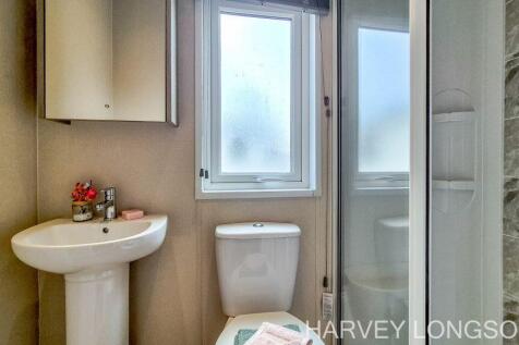 En-suite shower room with toilet and basin.