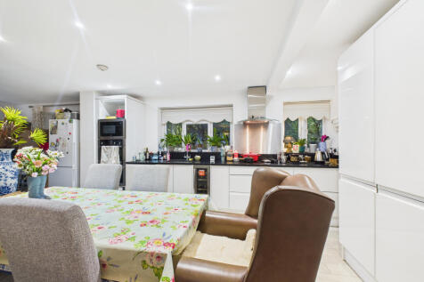 CAM02909G0-PR0507-STILL014