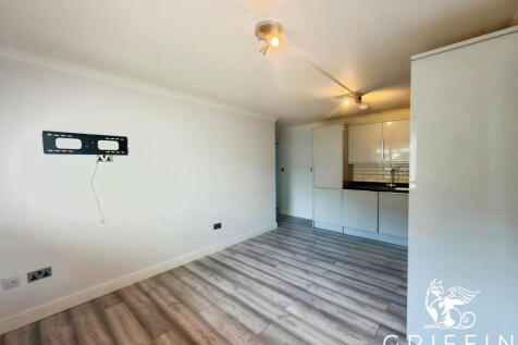 Wingrove Drive, Purfleet-On-Thames, RM19 photo 4