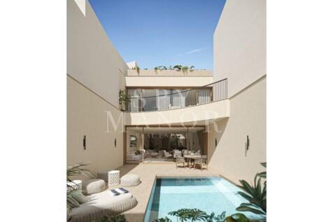 Contemporary 3 bedroom villa project in Lagoa Algarve showing a luxury private courtyard with swimming pool and modern architecture.