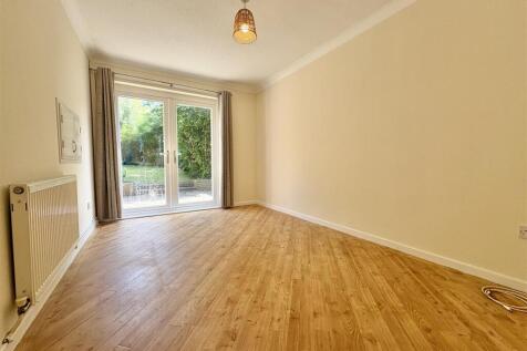 3 Tintagel Close, Perton photo 3