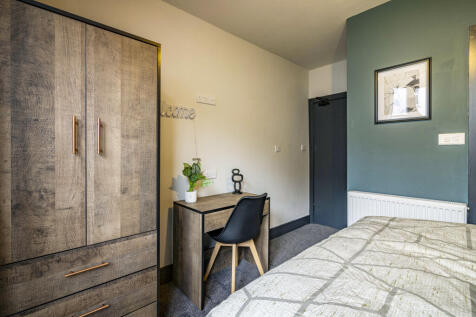 ALL ENSUITE SPARE ROOMS // 5 Bed // AUG 2026 photo 4