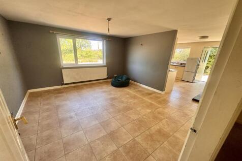 Goldbys Farm Bungalow, CV10 photo 5